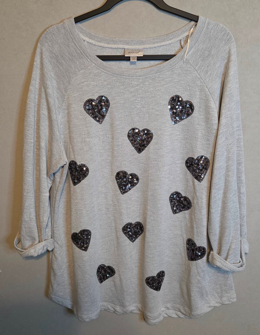 Avenue Women's gray lightweight pullover 3/4 cuffed sleeves sequin hearts 18/20